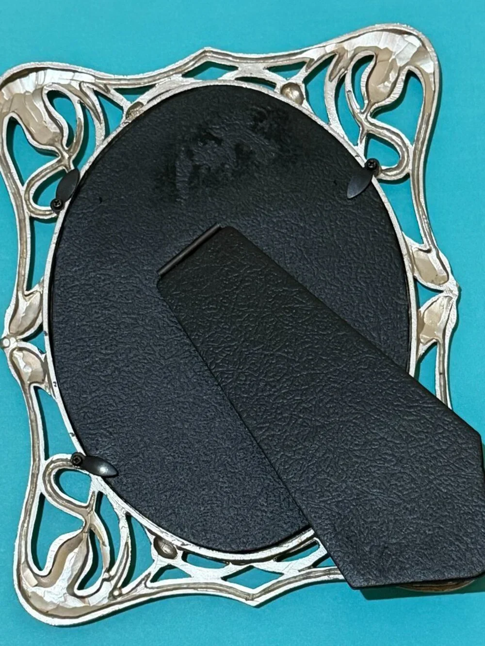 Vintage Style Art Nouveau Floral Frame – Silver Tone Metal Oval Photo Frame